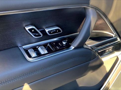 New 2026 Land Rover Range Rover SE image 21