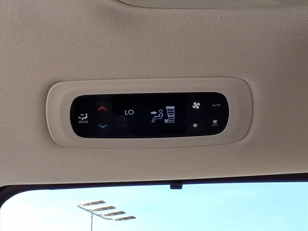 Used 2024 Chrysler Pacifica Touring-L FWD image 14