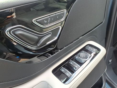 Used 2026 Lincoln Aviator AWD image 15