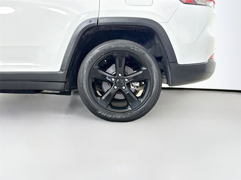 Used 2023 Jeep Grand Cherokee Altitude AWD/4WD image 33
