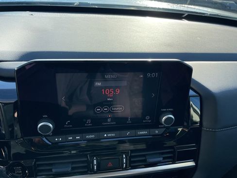 Used 2025 Nissan Pathfinder SV image 10