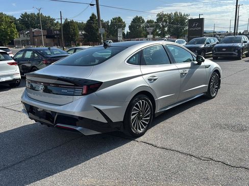 Certified 2025 Hyundai Sonata Limited FWD image 5