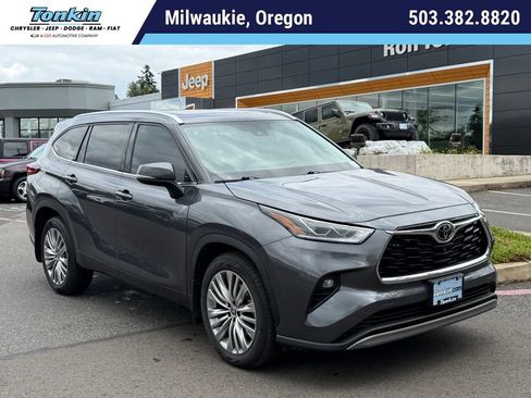 Used 2022 Toyota Highlander Platinum AWD/4WD image 1