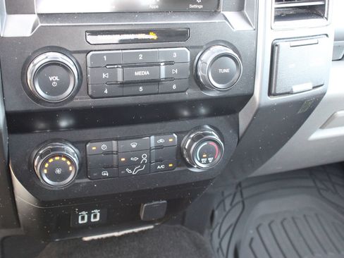 Used 2019 Ford F250 XLT w/ Snow Plow Prep Package AWD/4WD image 16