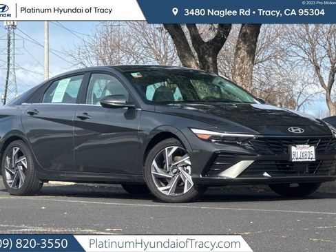 Used 2025 Hyundai Elantra Limited image 1