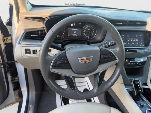 Used 2022 Cadillac XT5 Premium Luxury AWD/4WD image 14