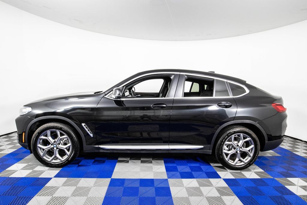 Used 2024 BMW X4 xDrive30i w/ Parking Assistance Package AWD/4WD image 9