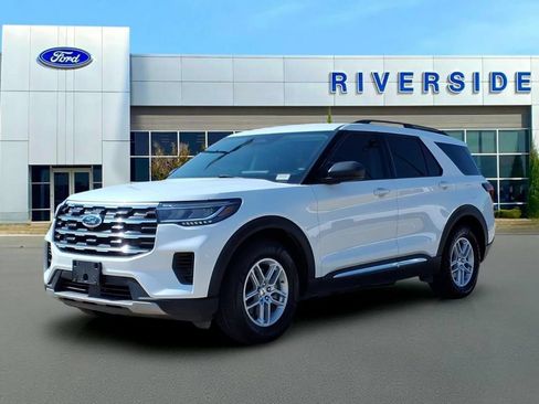 Used 2025 Ford Explorer Active RWD image 3