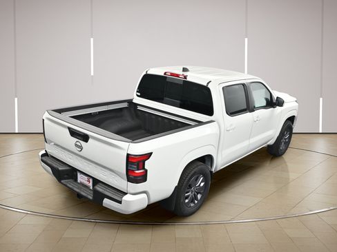 Certified 2025 Nissan Frontier SV w/ SV Convenience Package RWD image 33