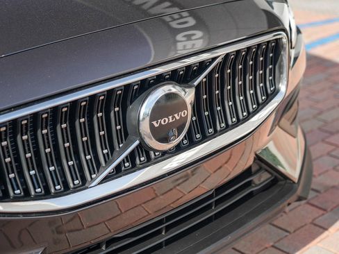 Used 2025 Volvo V60 B5 Cross Country Plus AWD/4WD image 3