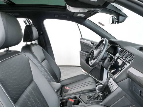 Used 2024 Volkswagen Tiguan SE R-Line image 25