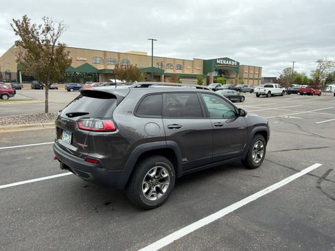 Used 2019 Jeep Cherokee Trailhawk w/ Cold Weather Group AWD/4WD image 4