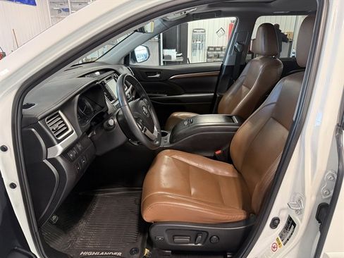 Used 2019 Toyota Highlander Limited image 10