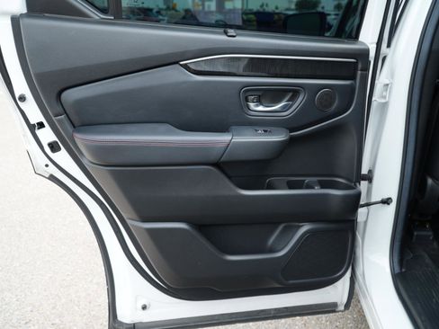 Used 2025 Honda Pilot Black Edition image 18