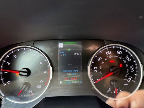 Used 2022 Toyota RAV4 LE image 12