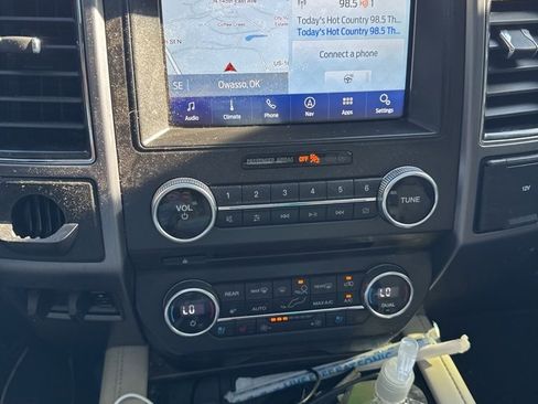 Used 2018 Ford Expedition Platinum image 24