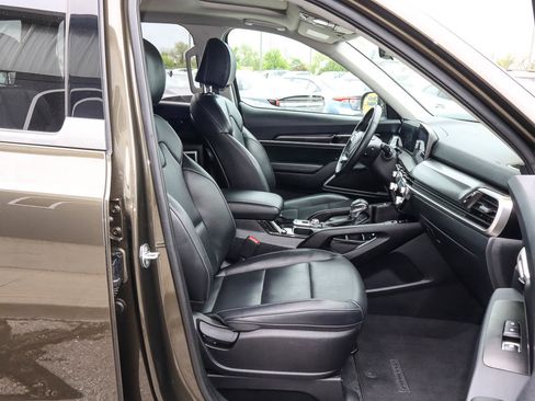 Used 2025 Kia Telluride S FWD image 28