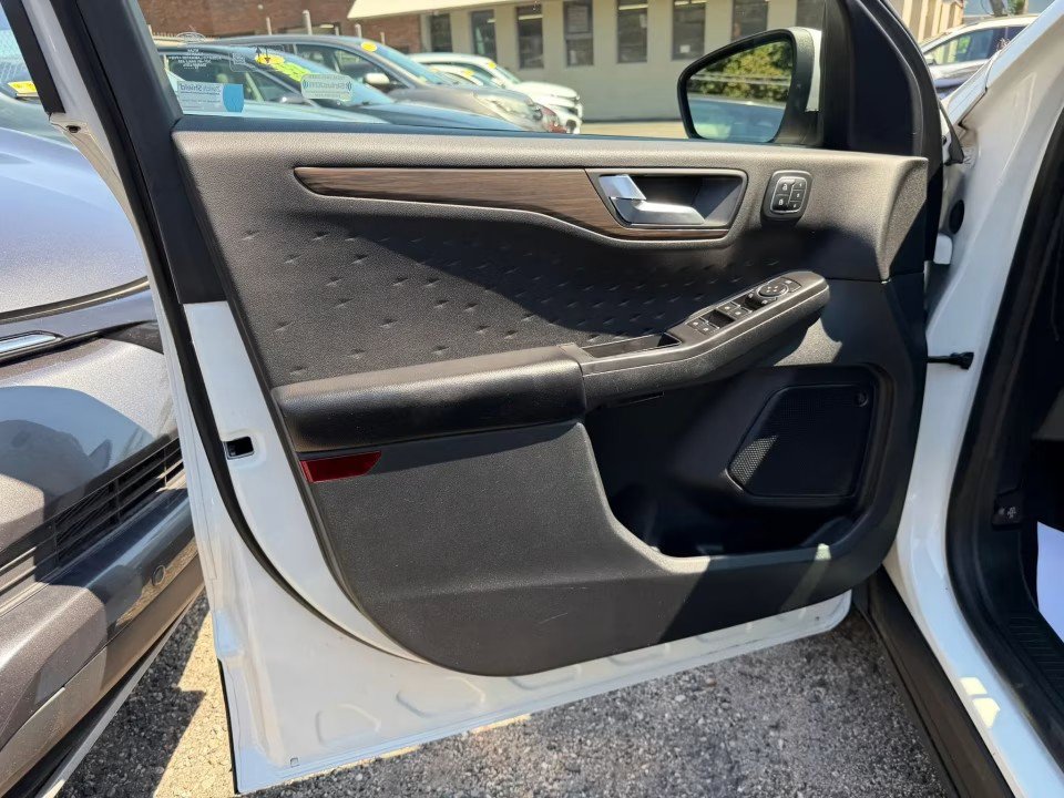 Used 2020 Ford Escape Titanium AWD/4WD image 12