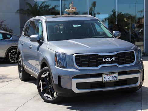 Used 2025 Kia Telluride S image 2