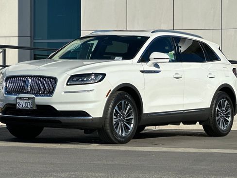 Used 2023 Lincoln Nautilus Reserve w/ Luxury Package image 7