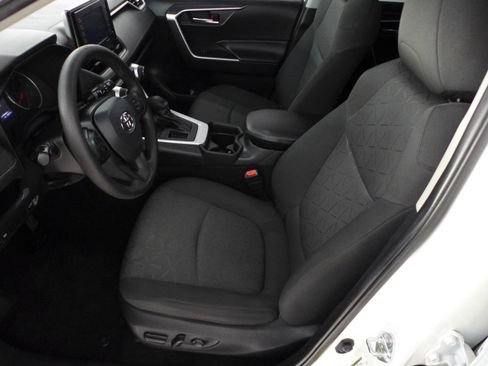 Used 2021 Toyota RAV4 XLE w/ Convenience Package FWD image 39