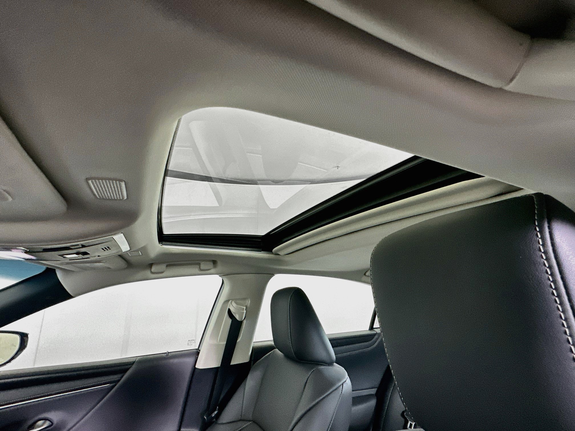 Used 2024 Lexus ES 300h w/ Premium Package FWD image 26