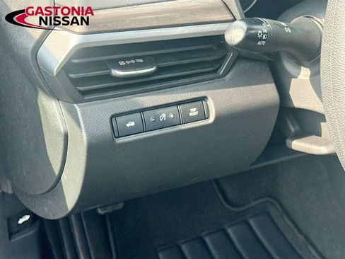 Used 2025 Nissan Altima 2.5 SV FWD image 13