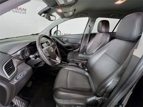 Used 2020 Chevrolet Trax LT w/ LT Convenience Package image 10