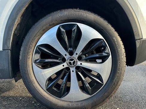 Used 2024 Mercedes-Benz GLA 250 4MATIC image 11