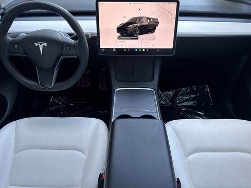 Used 2024 Tesla Model Y 2WD image 4