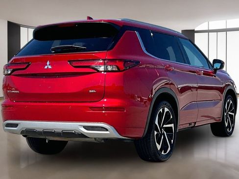 Used 2024 Mitsubishi Outlander SEL FWD image 2