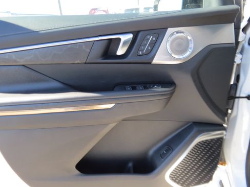 Used 2025 Buick Enclave Avenir w/ Super Cruise Package image 16