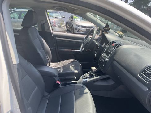Used 2009 Volkswagen Jetta SEL FWD image 3