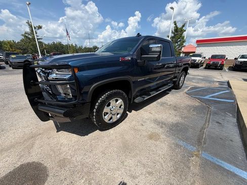 Used 2021 Chevrolet Silverado 2500 LTZ w/ LTZ Premium Package AWD/4WD image 3