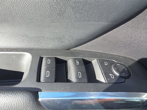 Used 2025 Chevrolet Traverse LT FWD image 10