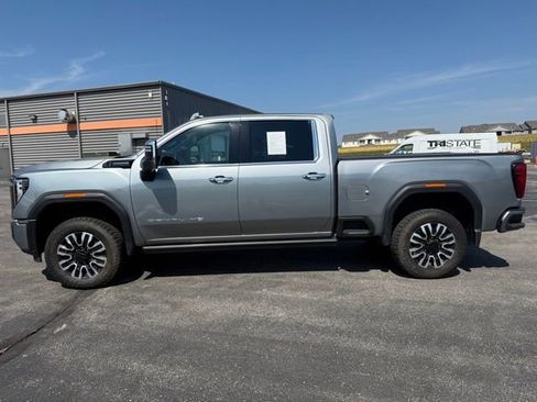 Used 2024 GMC Sierra 2500 Denali Ultimate image 3