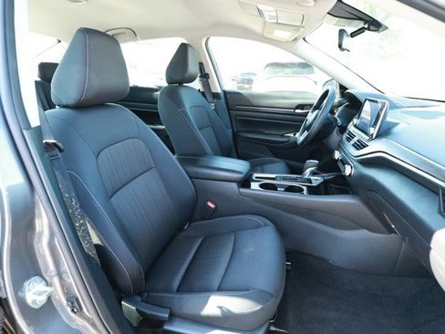 Used 2024 Nissan Altima 2.5 SV FWD image 25