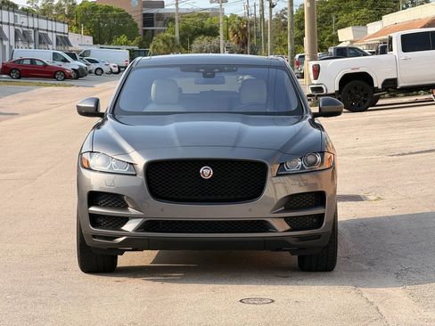 Used 2017 Jaguar F-PACE Prestige AWD/4WD image 2
