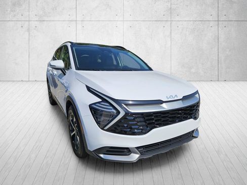 Used 2025 Kia Sportage EX w/ Premium Package FWD image 3