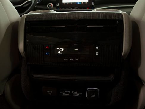 Used 2024 Jeep Wagoneer L Series II image 27