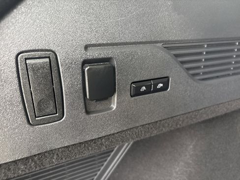 Used 2024 Lincoln Nautilus Premier image 7