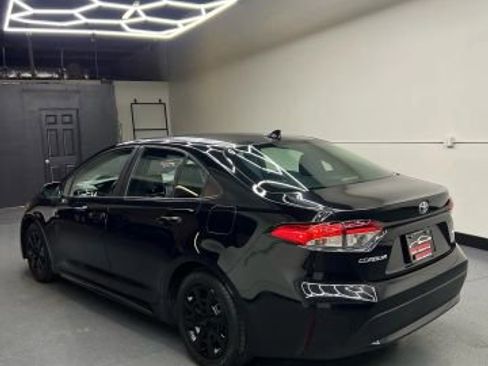 Used 2021 Toyota Corolla LE image 4