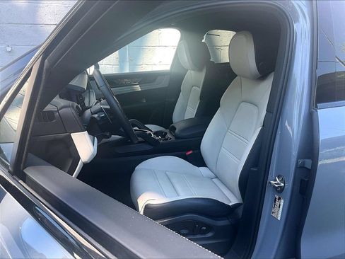 Certified 2025 Porsche Cayenne E-Hybrid Coupe AWD/4WD image 5