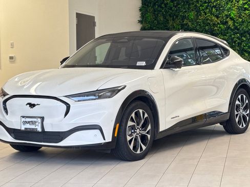 Used 2022 Ford Mustang Mach-E Premium image 8