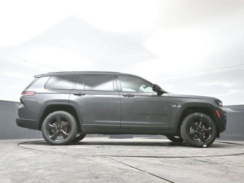 New 2025 Jeep Grand Cherokee L Limited image 39