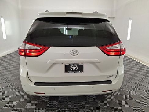 Certified 2019 Toyota Sienna XLE w/ XLE Navigation Package FWD image 23