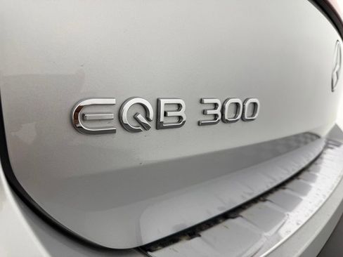 Used 2023 Mercedes-Benz EQB 300 4MATIC image 11
