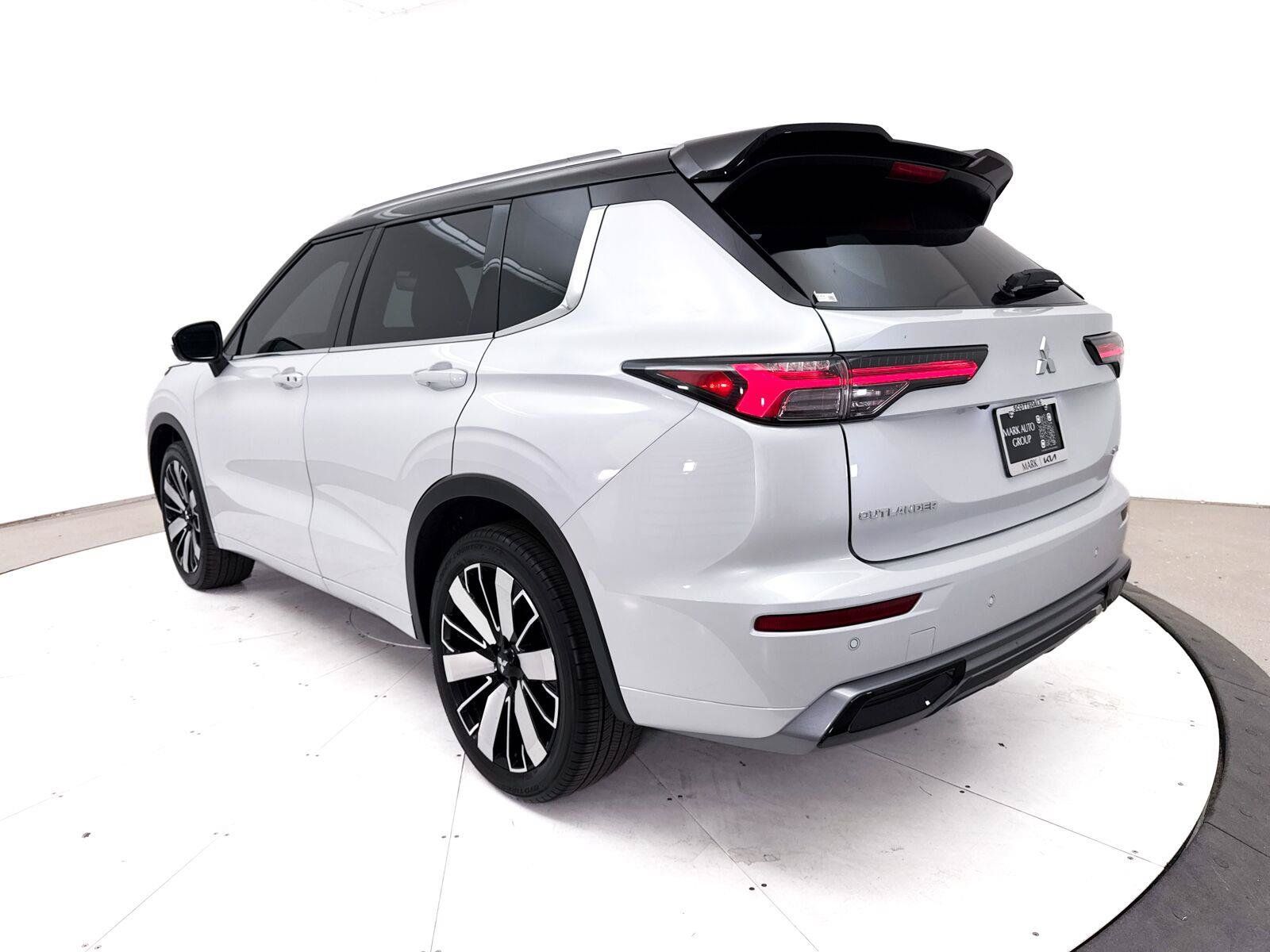 Used 2025 Mitsubishi Outlander SEL FWD image 18