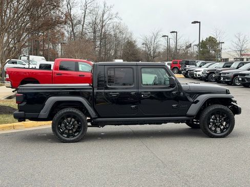 Certified 2025 Jeep Gladiator Sport image 6