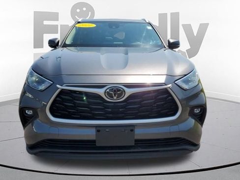 Used 2022 Toyota Highlander XLE AWD/4WD image 8
